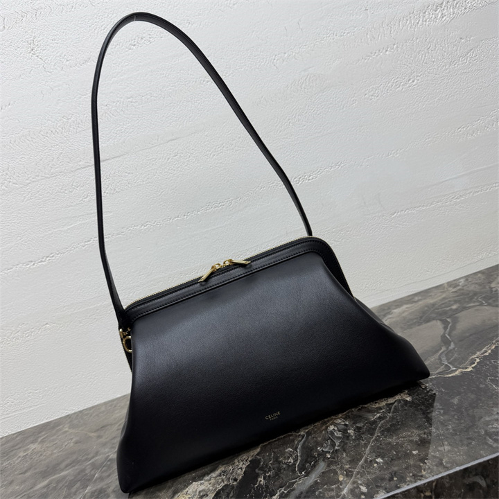 商品細詳を見る:セリーヌ CELINE 2026年 ドクター ポーチ ショルダーバッグ サプルナチュラル カーフスキン
