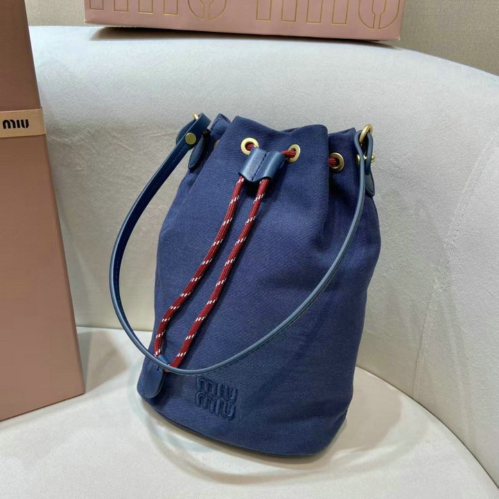 商品細詳を見る:ミュウミュウ MIUMIU 2026年 5NR038 ショルダーバッグ ドローストリングバッグ トートバッグ
