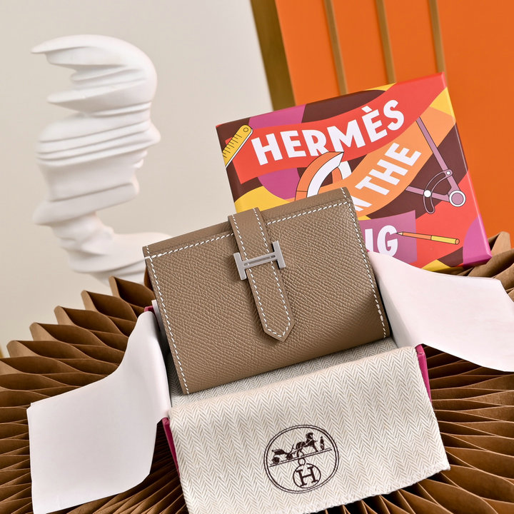 商品名称：エルメス HERMES 2026年 ベアン 三つ折り短財布 カード入れ ヴォーエプソン