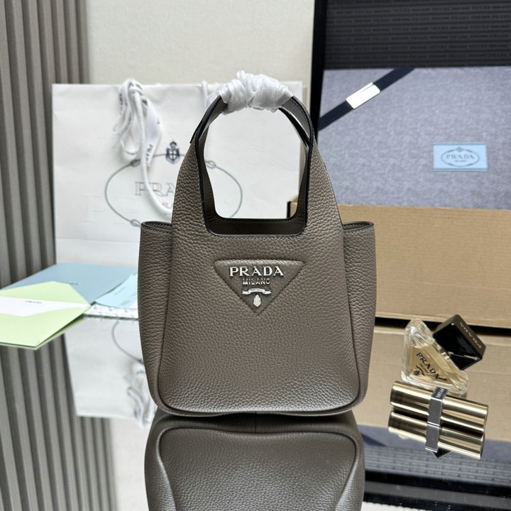 プラダ PRADA 2026年 リエゾン ミニ レザー ハンドバッグ トートバッグ カーフレザー レディース