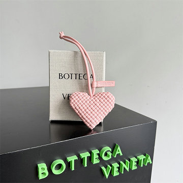 ボッテガヴェネタ BOTTEGAVENETA 025-BOV844701FH  2025年新作 ハート バッグチャーム キーホルダー レザー