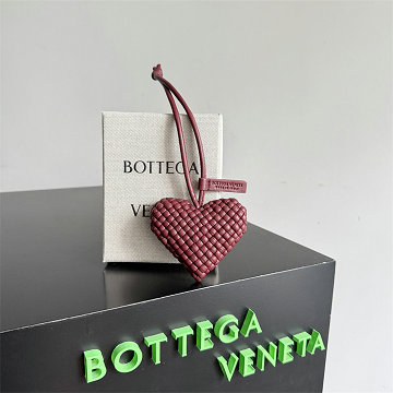 ボッテガヴェネタ BOTTEGAVENETA 025-BOV844701JH  2025年新作 ハート バッグチャーム キーホルダー レザー
