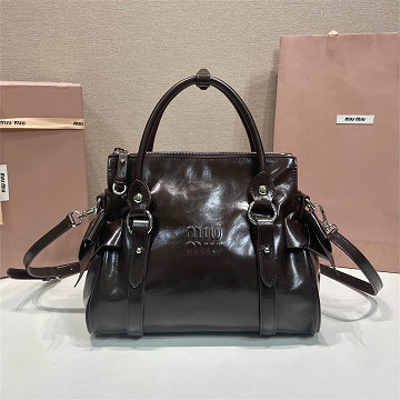 ミュウミュウ MIUMIU 99-MM5BA327KF 2026年新作 トップハンドルバッグ トートバッグ ハンドバッグ 光沢感のあるレザー