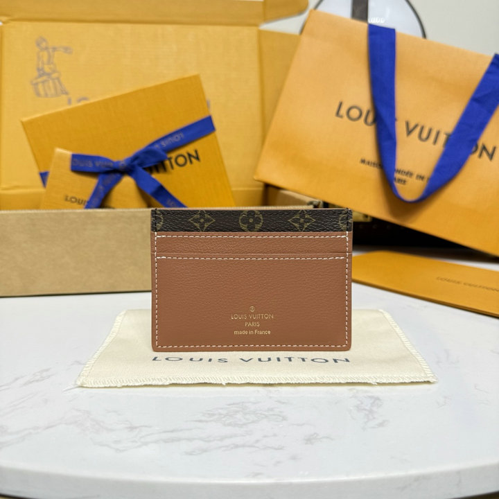 商品名称：ルイヴィトン LOUISVUITTON 2026年 M13696 カードケース ポルト カルト LV チャーム カードポケット