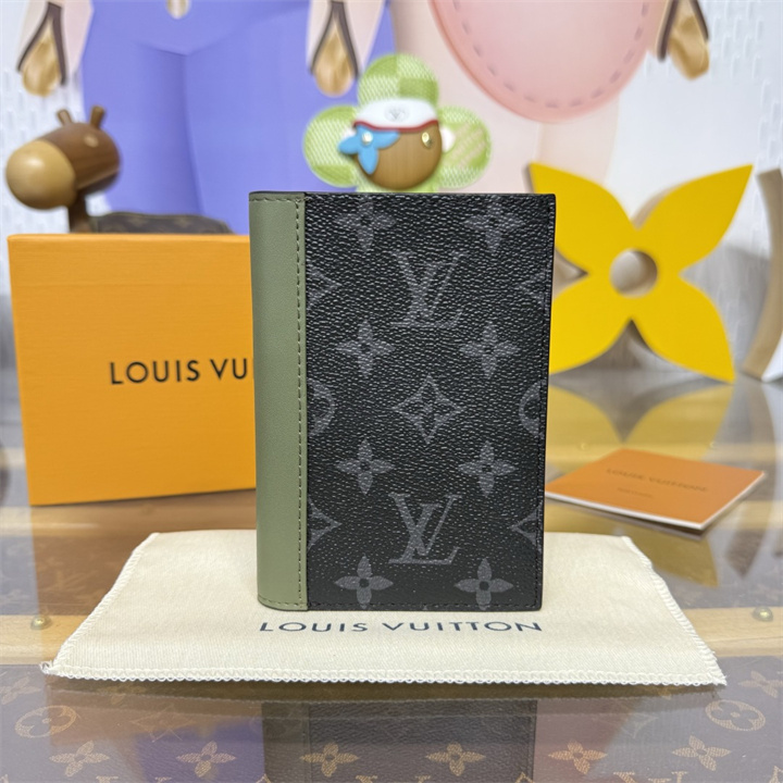商品名称：ルイヴィトン LOUISVUITTON 2026年 M28640 パスポートカバー クーヴェルテュール パスポール モノグラム エクリプス キャンバス